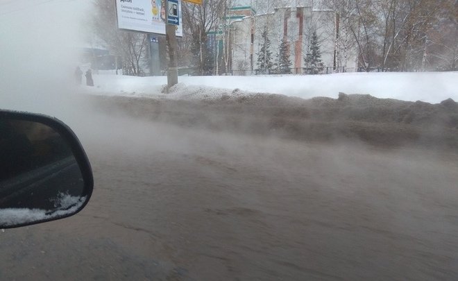 Коммунальщики Ижевска оставили часть домов без воды и тепла из-за прорыва трубы