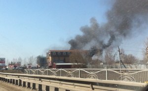 В Казани загорелось нежилое здание на Мамадышском тракте