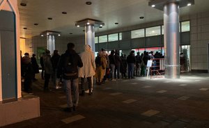 В Казани у входа в торговый центр «Парк Хаус» образовалась очередь