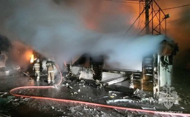 На рынке Самарской области произошел пожар площадью 1,5 тысячи квадратных метров