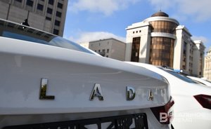 В гараж Госдумы поступили первые российские автомобили