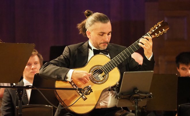 2 ноября оркестр Александра Сладковского даст концерт «Виртуозы гитары»