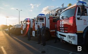 В Казани на улице Баумана загорелась кровля здания