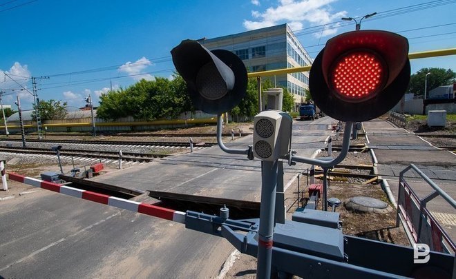 В Зеленодольске авто столкнулось с тепловозом — прокуратура организовала проверку