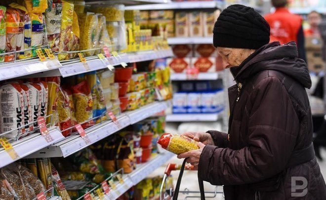Российских пенсионеров и малоимущих предложили освободить от НДС на продукты