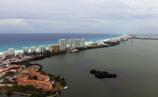 В аэропорту мексиканского Канкуна возникла паника из-за звуков стрельбы