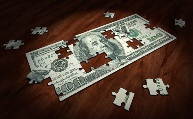 Экономист ФРС описал сценарии уменьшения господства доллара в мире