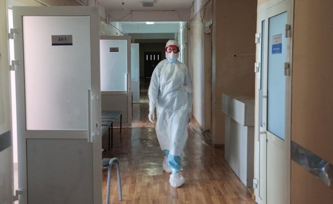 За сутки в России выявили 4 242 случая COVID-19