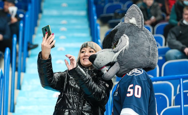 Маскот нижнекамского «Нефтехимика» женился — видео