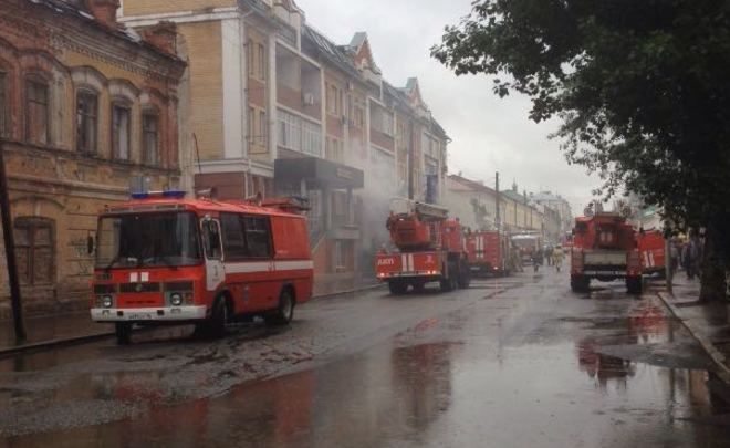 Очевидцы: на улице Парижской Коммуны загорелось здание банка