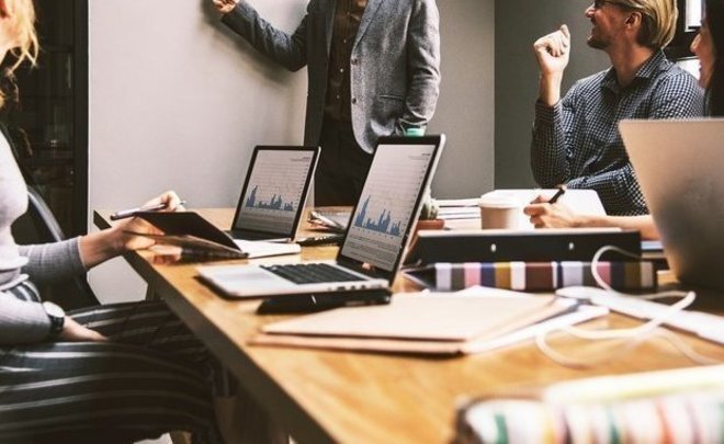 Казанцы рассказали о своем отношении к служебным романам